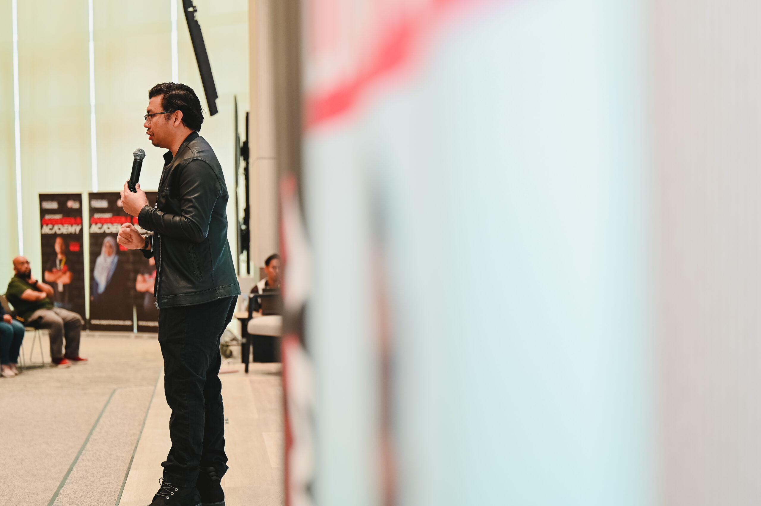 The Art of Drawing Readers In: Your attractive post title goes here